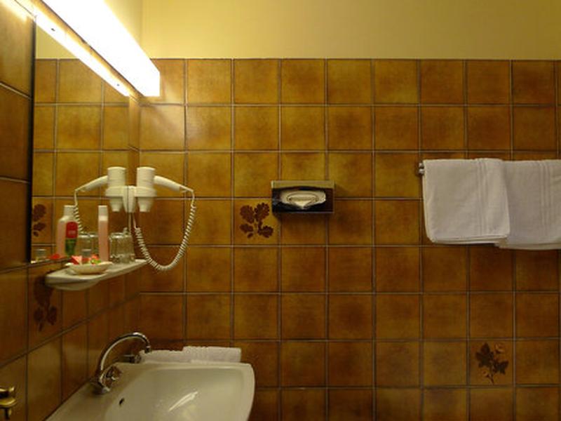 4ACB61710A7DE81D9930E47AB4040EBF