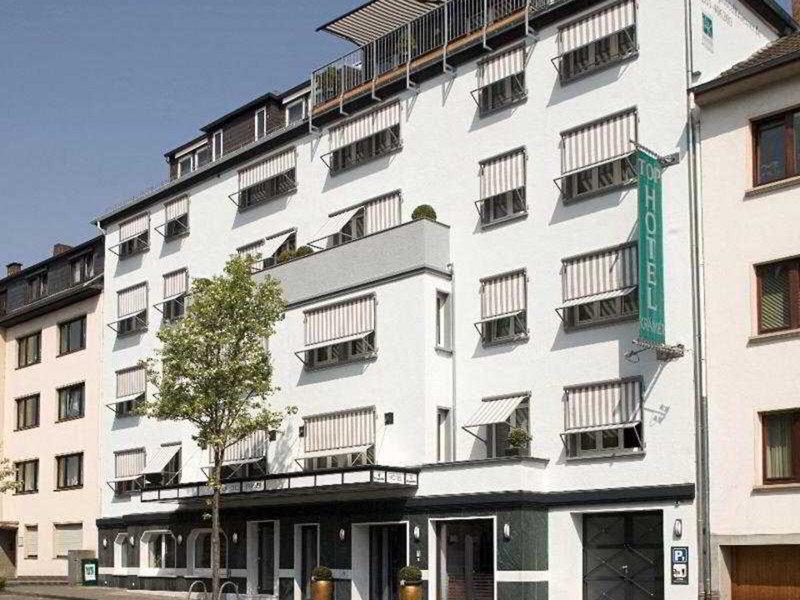 8A0268E04BCBA25C70E39D73F12890BB