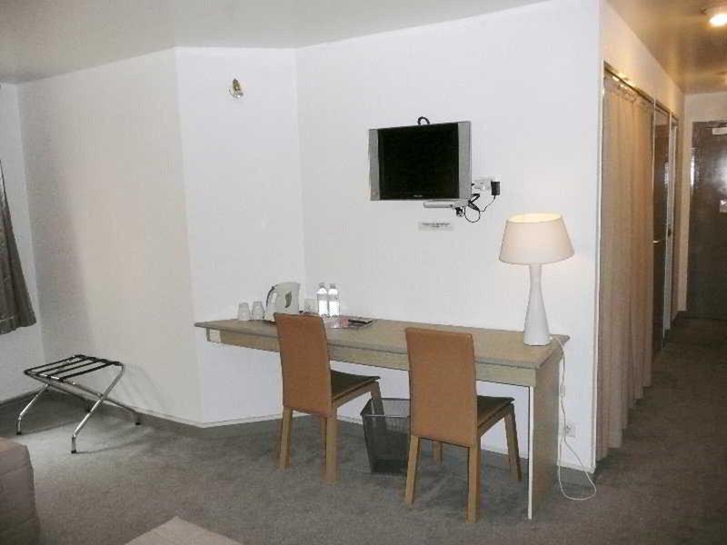 22C4A22AF19BBC4B99215404A8122101