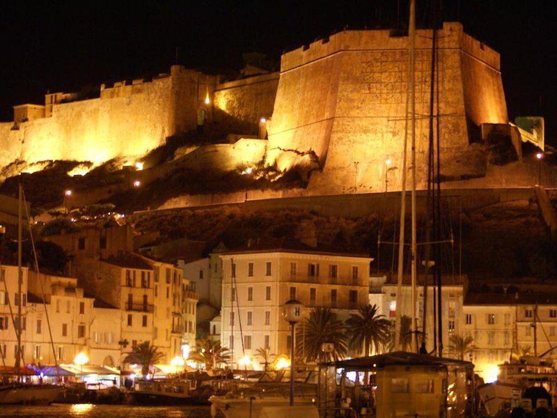 0383115FA158F973F417DC4F4BEF4BB1