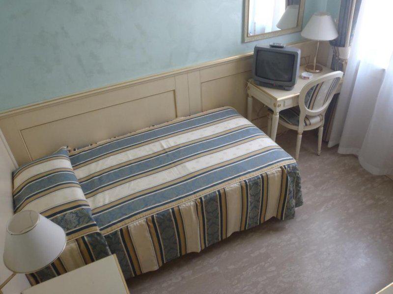 7E1A14259DFD3D5AA7F1A1424079021D