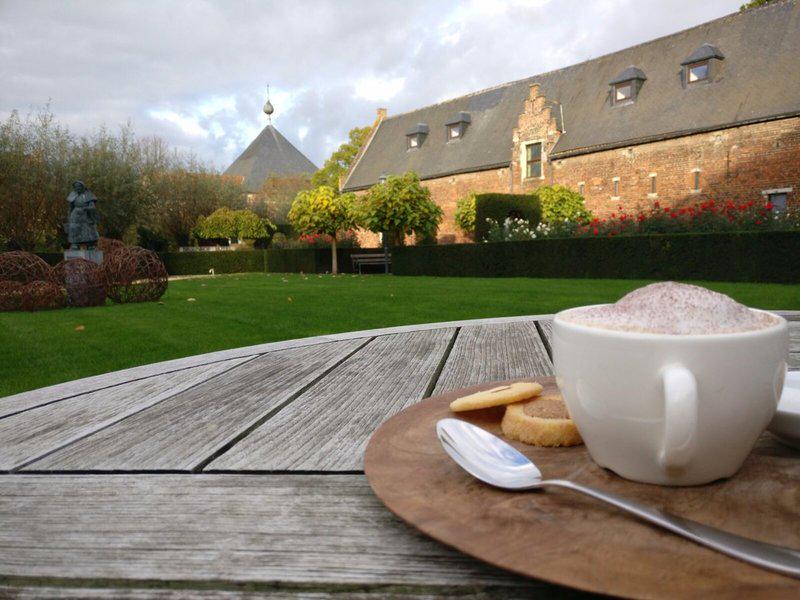 EBB9DE3D00EF8473BB01690329028D4E