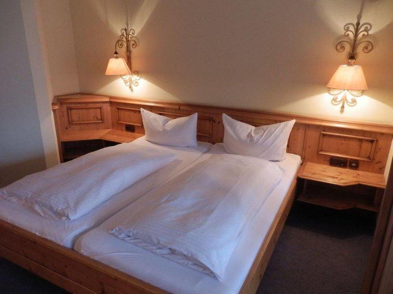 3C24FEA25753F2EBEB040ADA47637E71