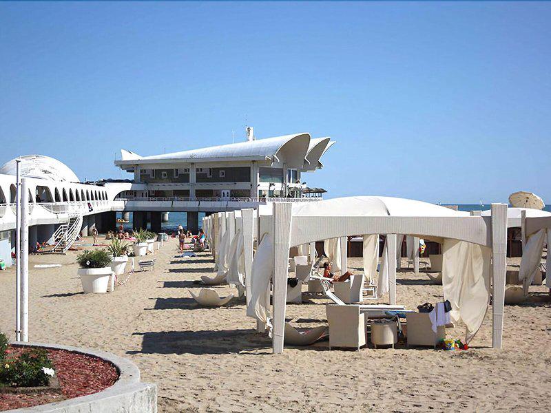 18D482BA9C97C8D5FAACA495A018957F