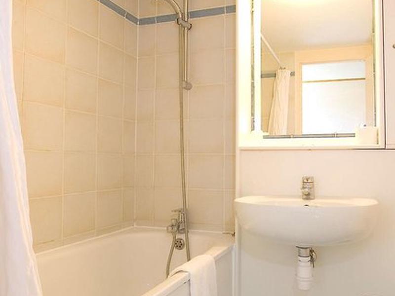 3ADF4C3D6121DD40DE2DA11ABAEB0513