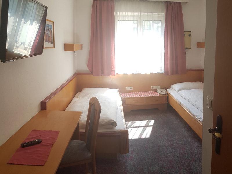 AFD9EAFF4433634E8D0AAE733A41E7D8