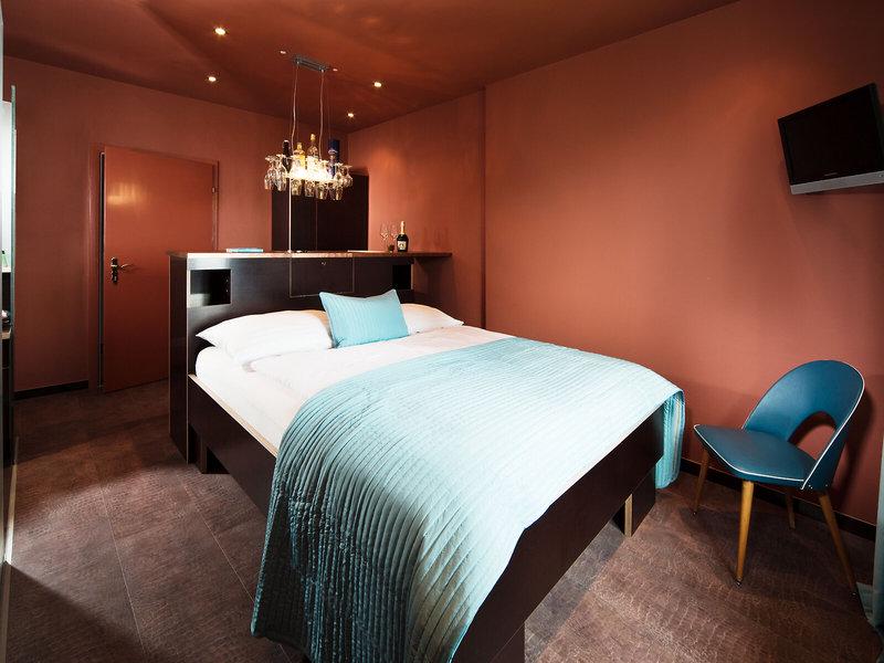 84A6B4C781D5C0B856723EDD12B4F8EB