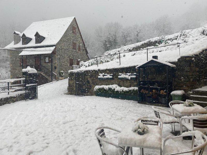 A9CBF9937AEB0A3D17DFAB1DA6E90091