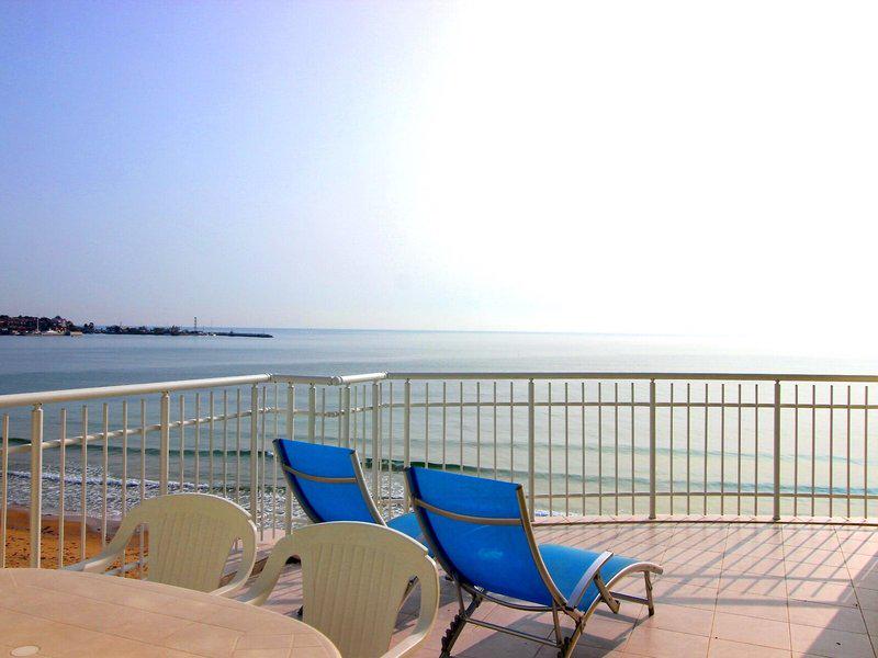 B143CC6604F112E13E08A942A7EEF734