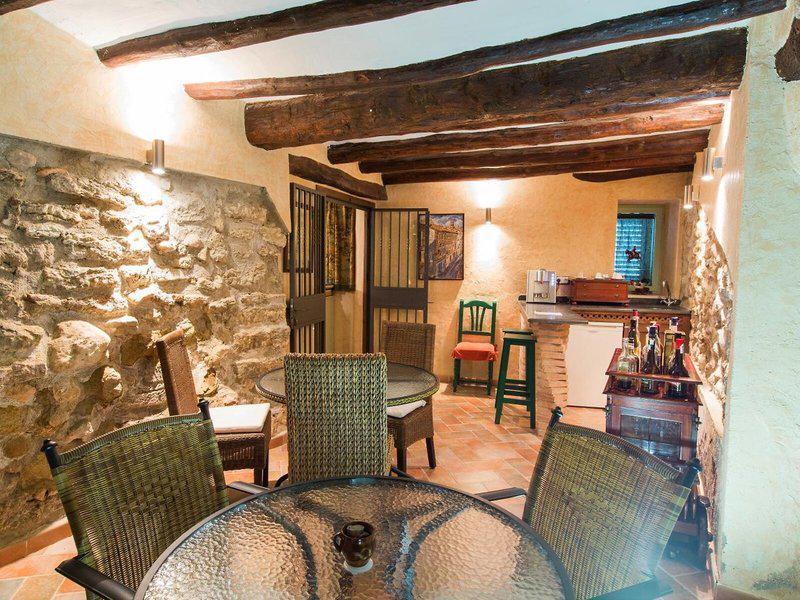 27DC9AABF124F8660A55E578BCA93D47