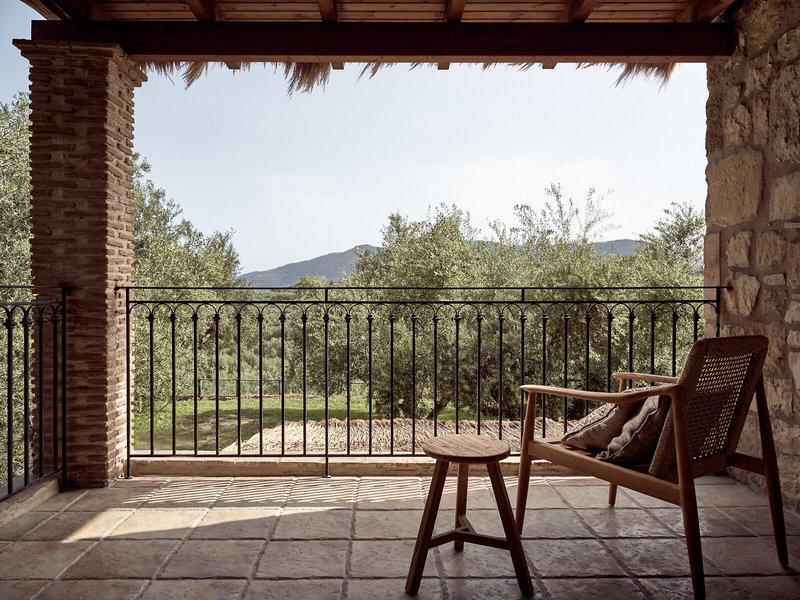 FCDEF498F49D32D7053362C4D90DBFB5