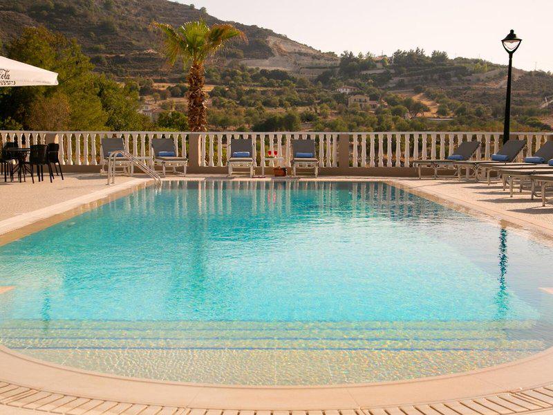 A5C967A87E1BB69E91C563A20CBA8909