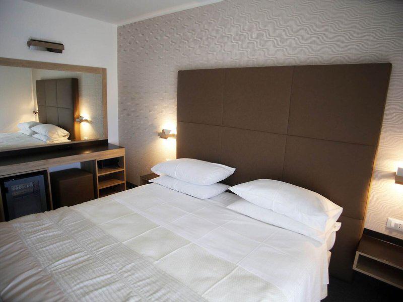 E13327C0C92E26688894EF389CDA1D79