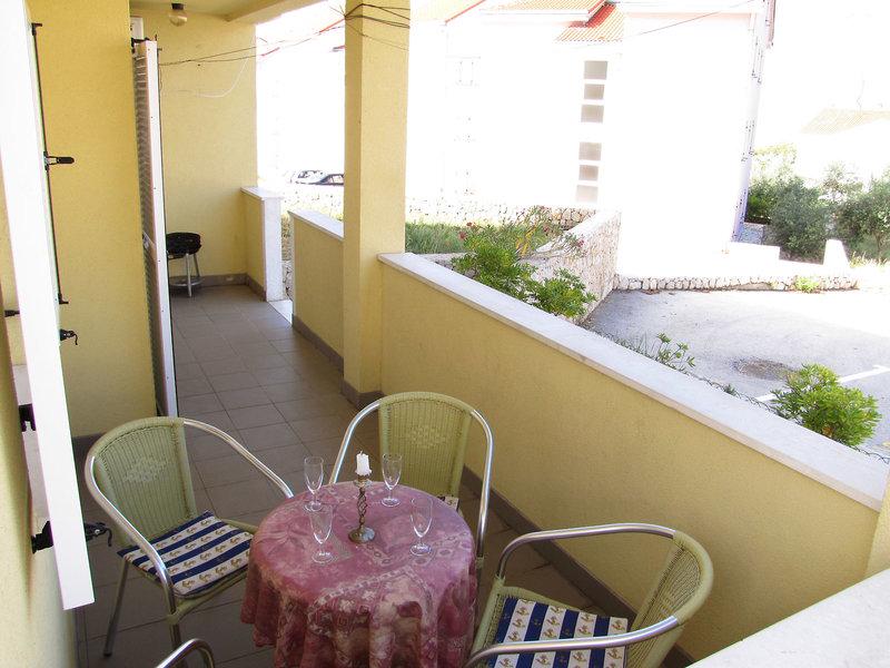 CE5DEEAAA5583E5C687373A1DE7C7911