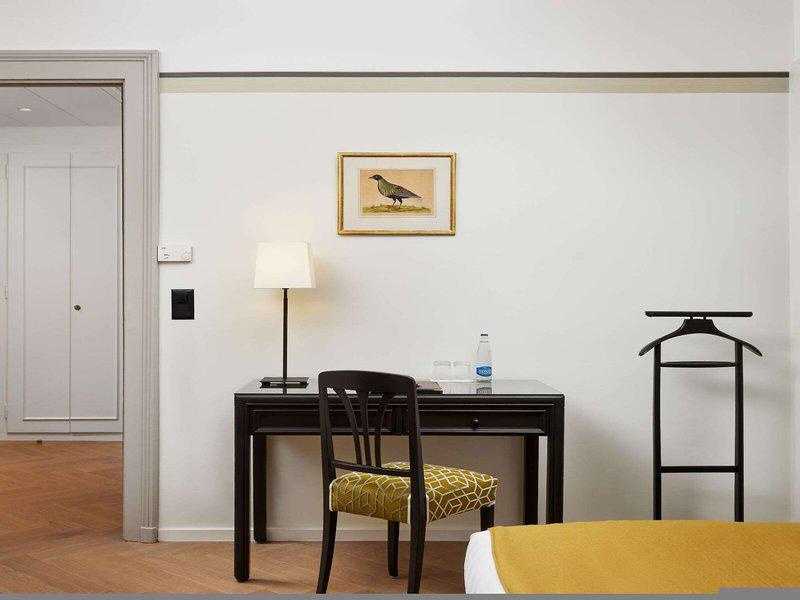 23E49DD3C5CC678684DEAC83430CF04C