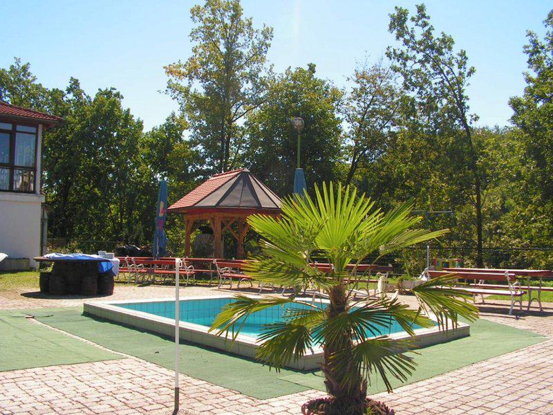 10D57B73F3B6BD44FEC2E13E654D505A