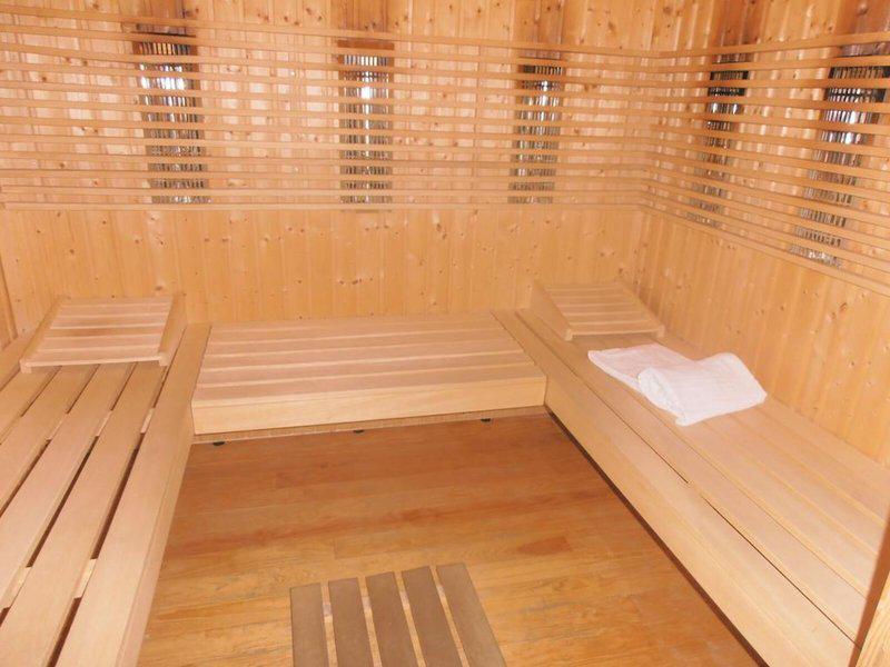 2E27431B4FDF60E1C71A9887D4EF7B4D