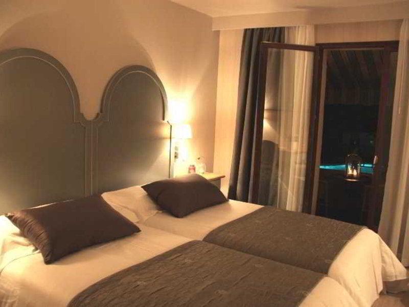 60D5EAB886D3E5D90DA9A4ED6940EE85