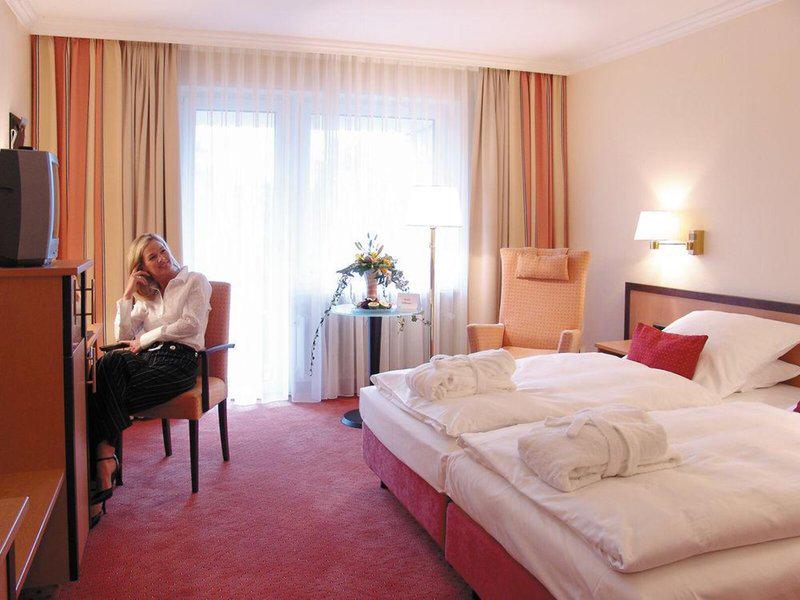 990DDD404A3EEC3221894E1CEAC1B6DD