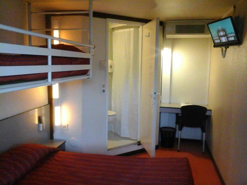 298765E66737FF86D667E2C5D70E75B7