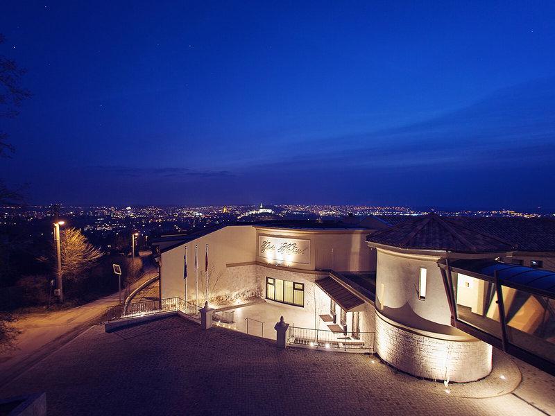 02411AF833A9F3A7F911D04ED8399AB6