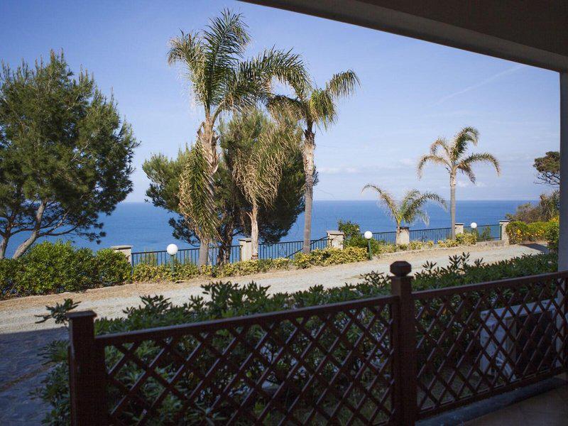 01FE543E921CFFFB603D4F8F2DD4ACA9