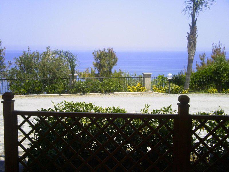 5F887D6A88B504F6E74825BDE10F284C