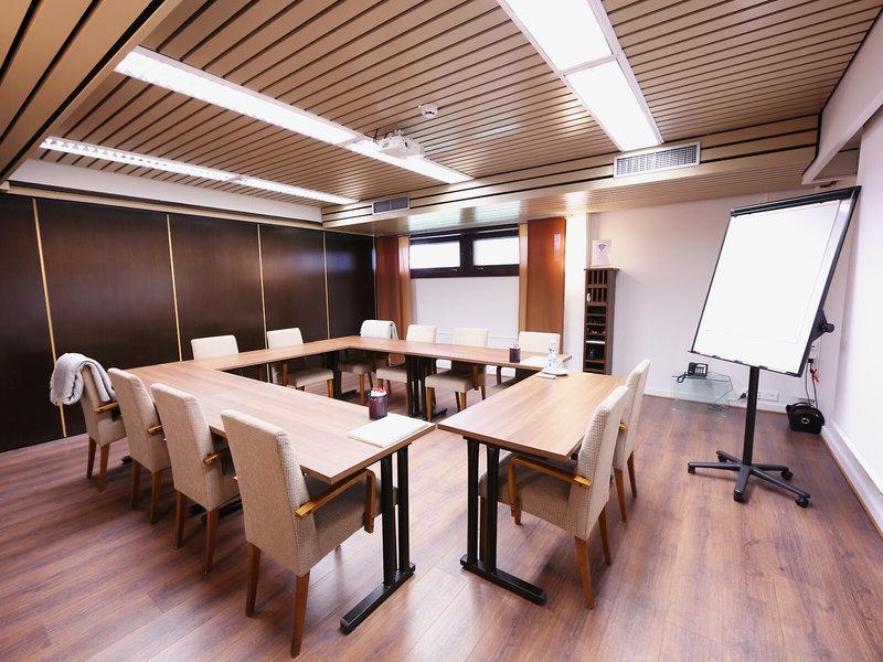 13F391AD414B05490768F93C662E8AF4