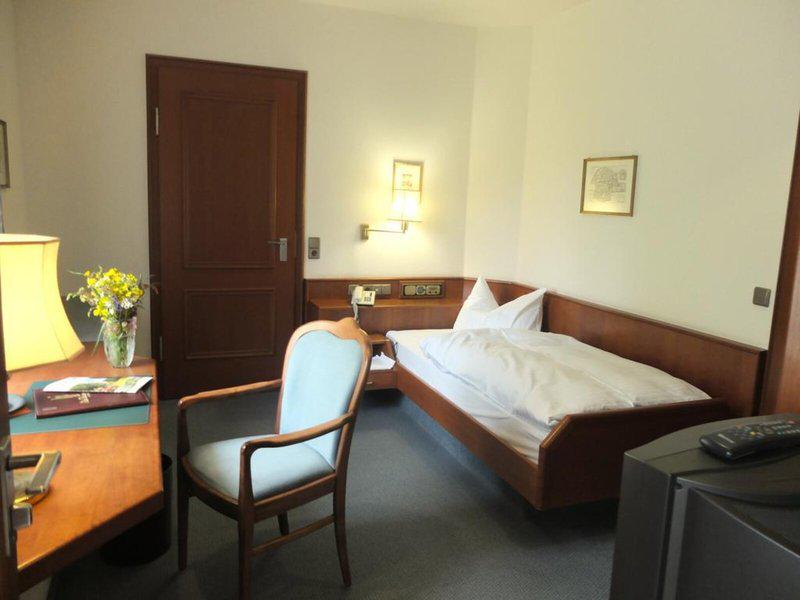 EEB32D3D7628FE015FB7E507DB644D90