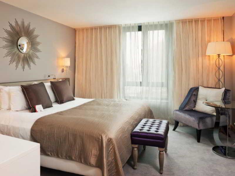 B3C24A84E77C9613D29F0F6DEAF8728A