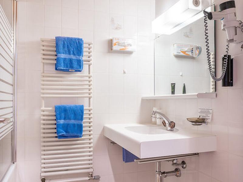 2B4ABBF53666C3ED9C31C310FB1F3919