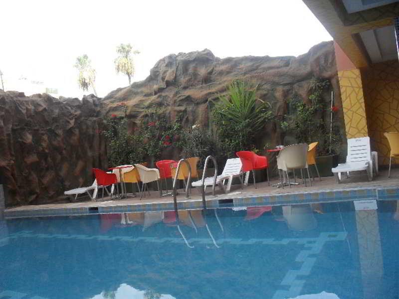 06EC6870A98B500DDD321DE95B1015D3