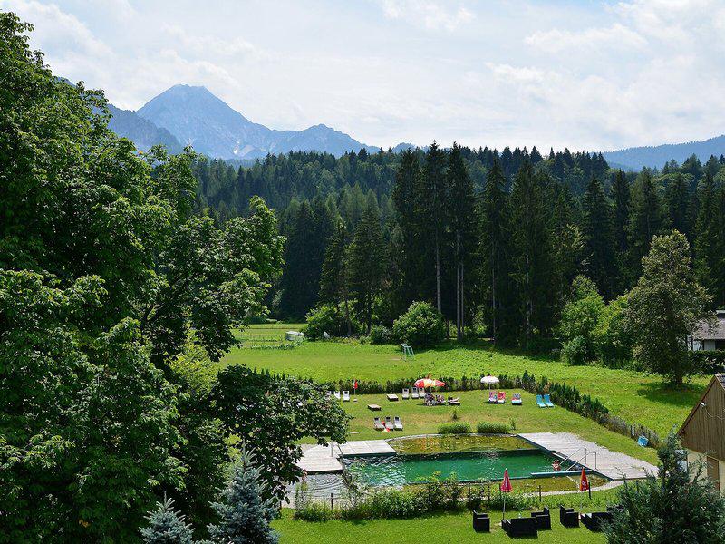 BB98517AB618ACB4911F6418D8EDA42A