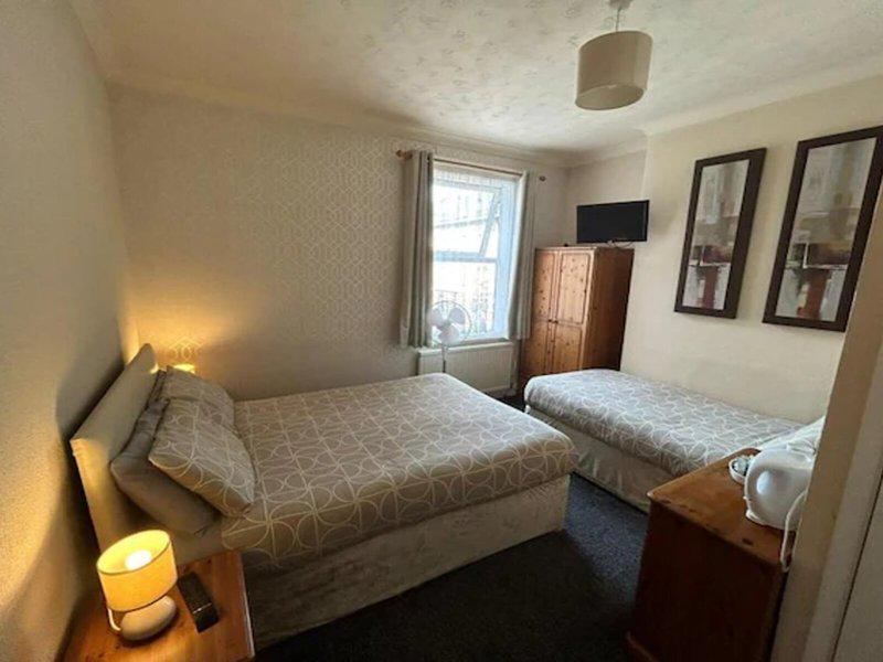 CAB00617896F3B5F5E6266F275D65AAE