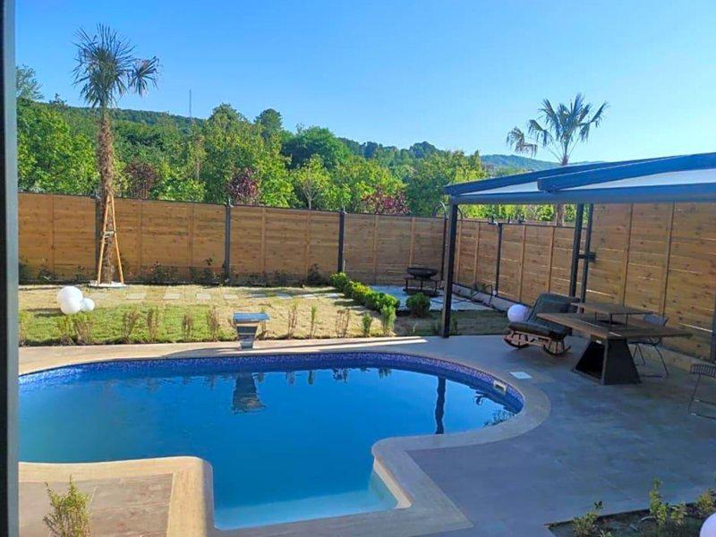 1FE600B3BD8FE82B54F3F19DF92C31E0