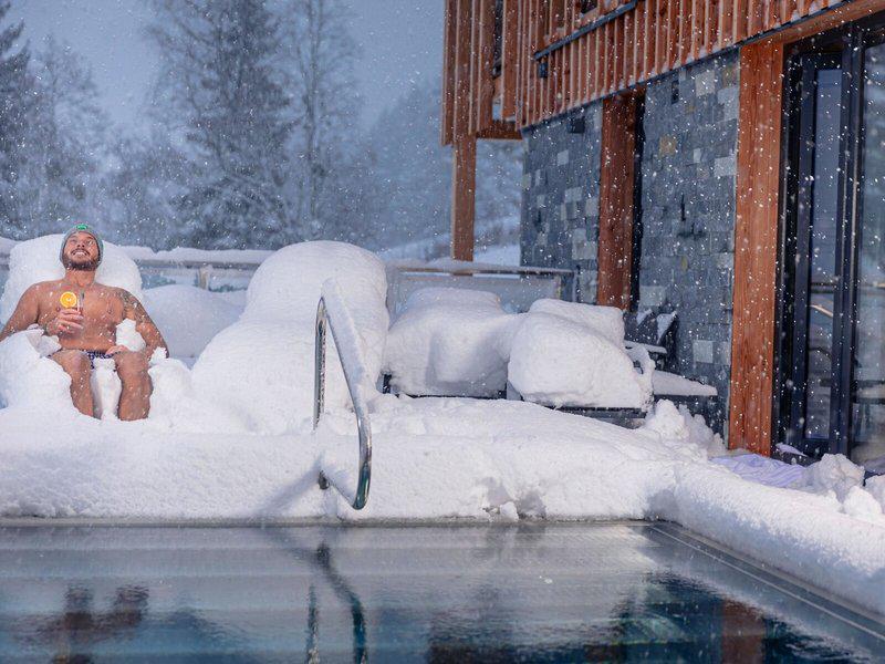 9D7028DC315FF3B8D208D5556FF99893