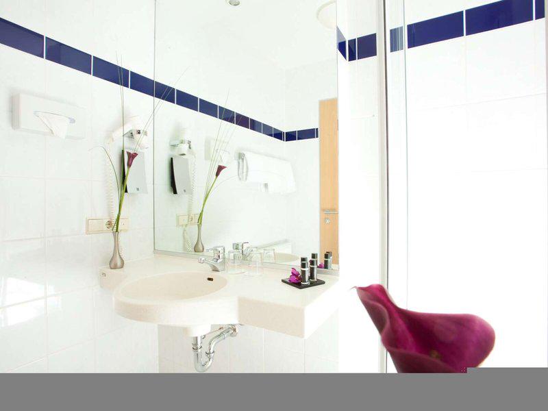 16015D804A38FBA83231AF4321B84225