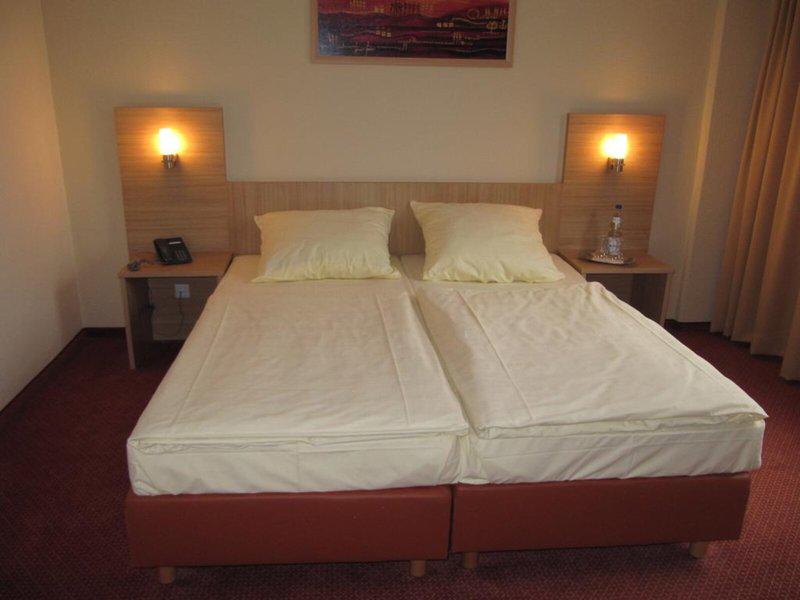 B8958A628D3680B5A2328461A9B2E650