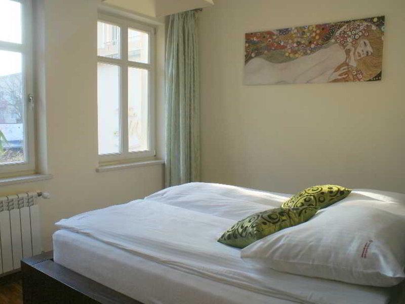 FBC41A9BAF944B33292167DA6D4AE449