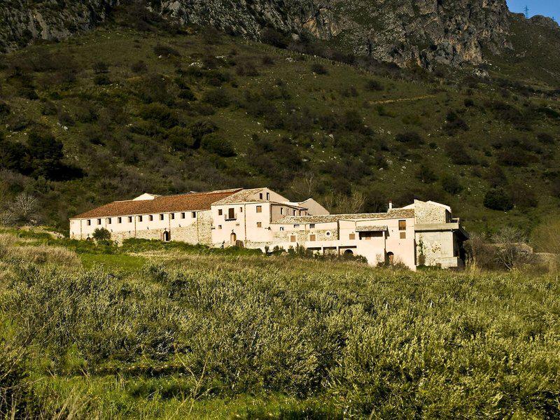 F098E1A08252BF7F5D4401EB55227DD9