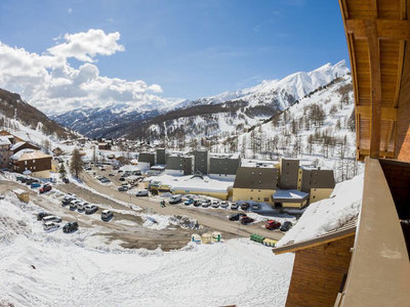 E640DE0ACAD764A127E8F0149B249247