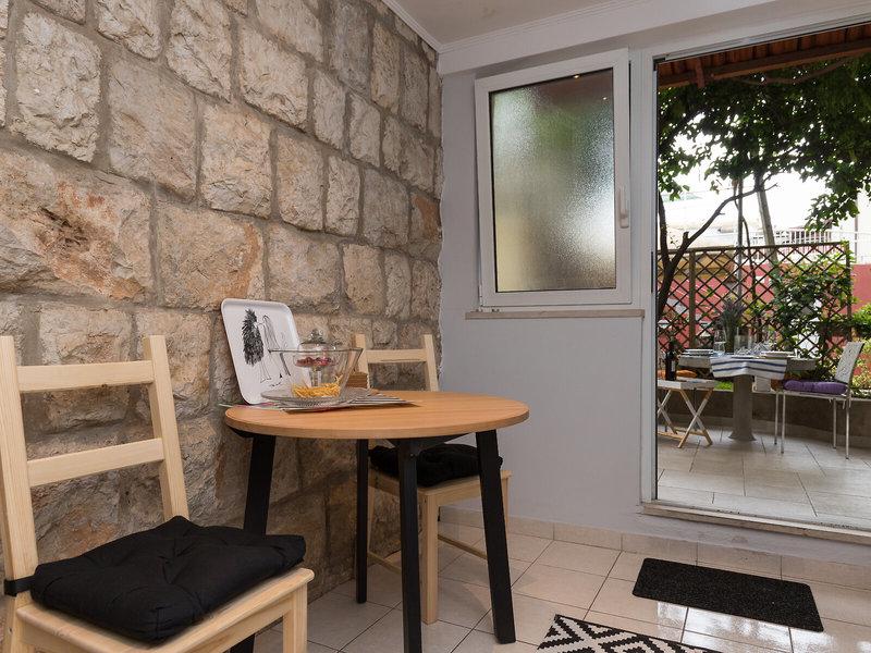 93B9B06A355FB56E8C1FECB5DF1C6B29