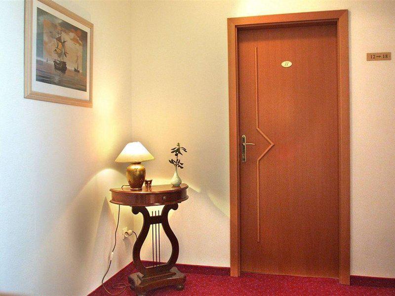 85F3EFA07898EC460F1564EBB0AC5198