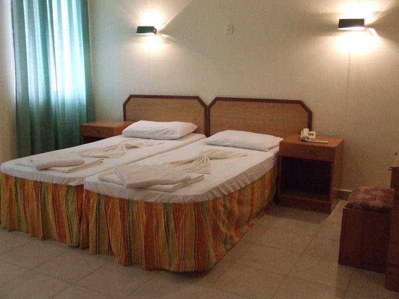 672FE594BA66DF4F6674017F199866DD