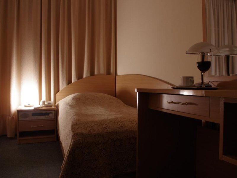 38D066FE0F05293691F83B33C5C45295