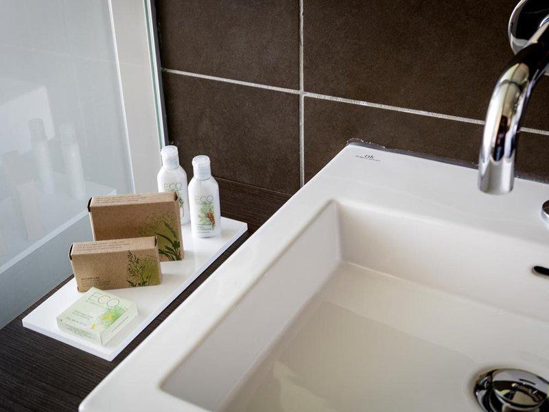 626D8BEE06E4AEB440B5A7D7A1216518