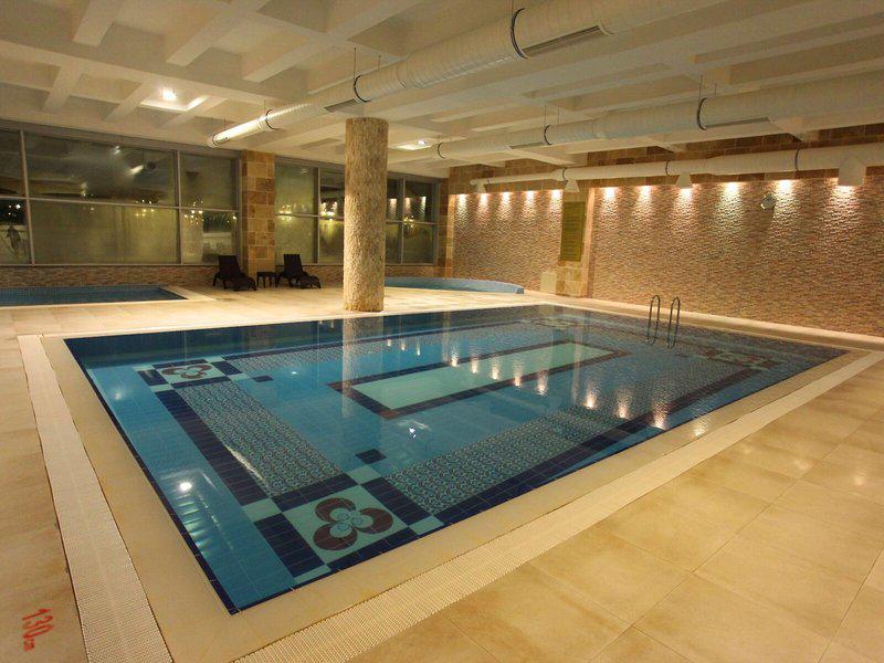 D17E1AEF99F15ADEB866B6A77E81FB24