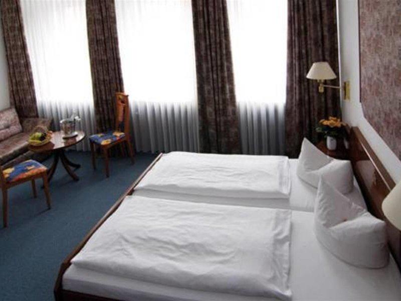 8FB2FD95D0D0BBB81B7E1F6BD06F320C