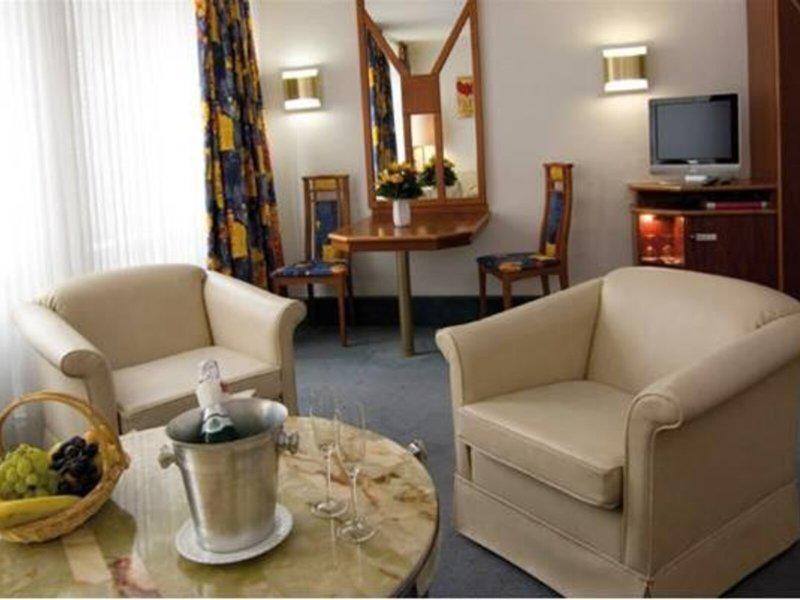 790440418DF752F4B4EA95BCBA6E8D4F