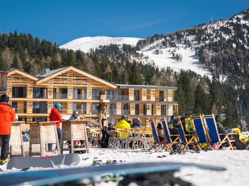 DC04F345DBA14057EF93DD4EB4547FA4